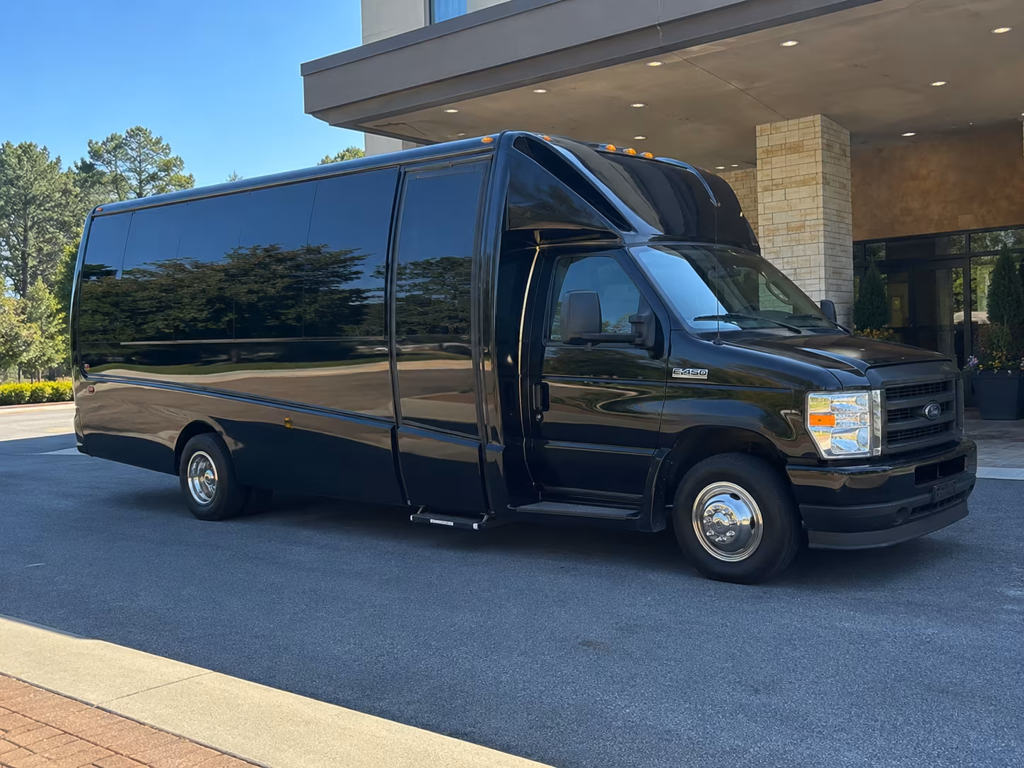 corporate airport transfer buses to austin bergstrom international airport